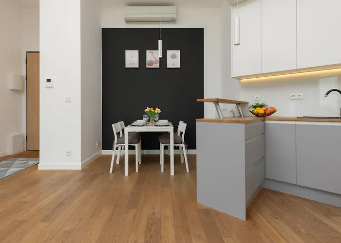 Beautfiul For Families With Ac By Renters Appartement Varsovie